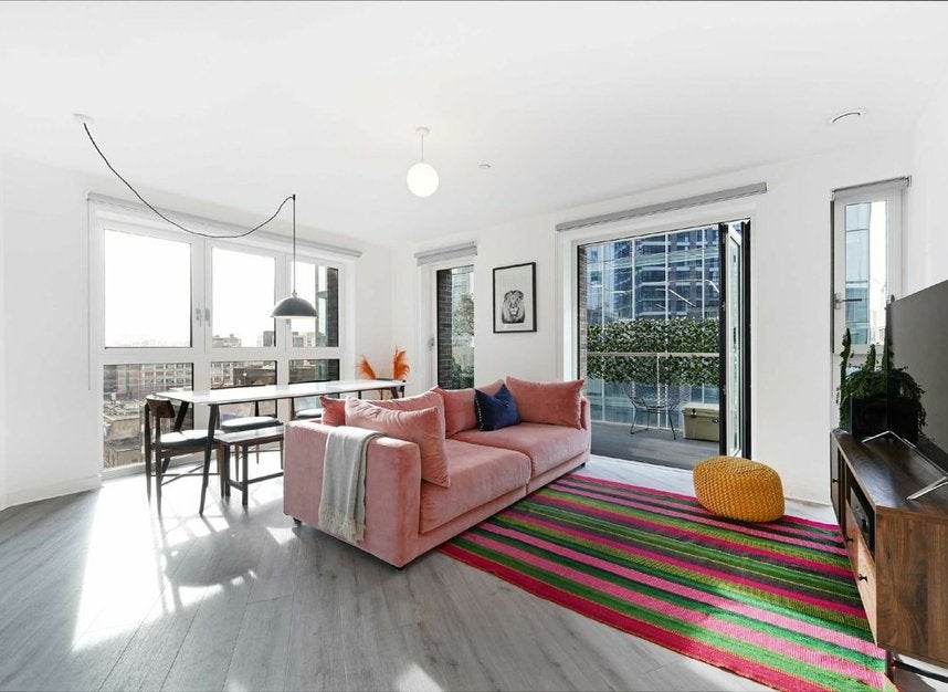 Flat New Drum Street in Greater London