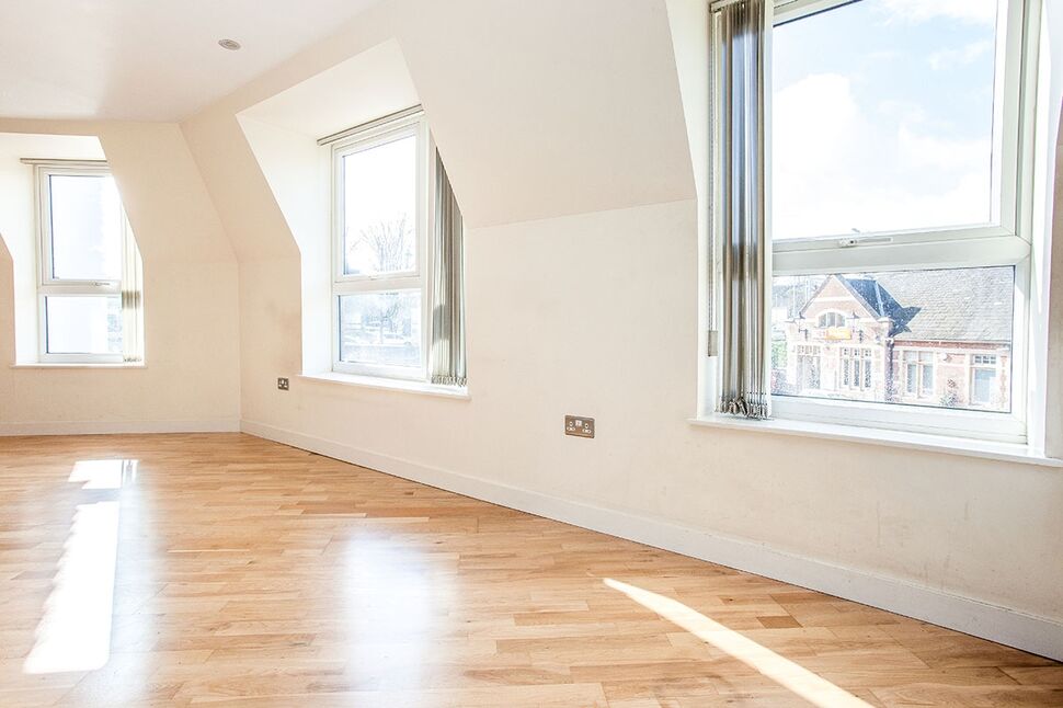 Flat Aldenham Road in Watford