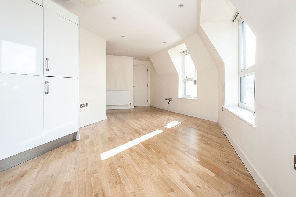 Flat Aldenham Road in Watford