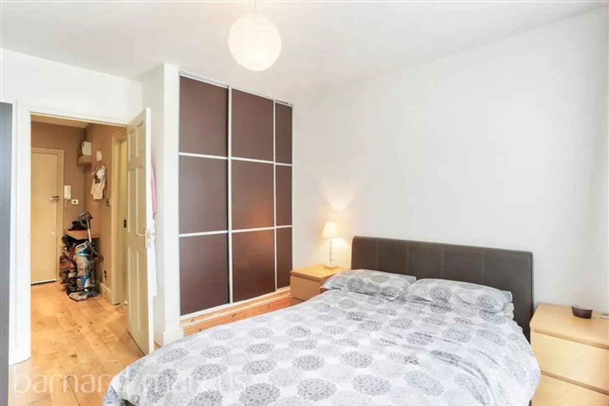 Flat Dryden Court in Greater London