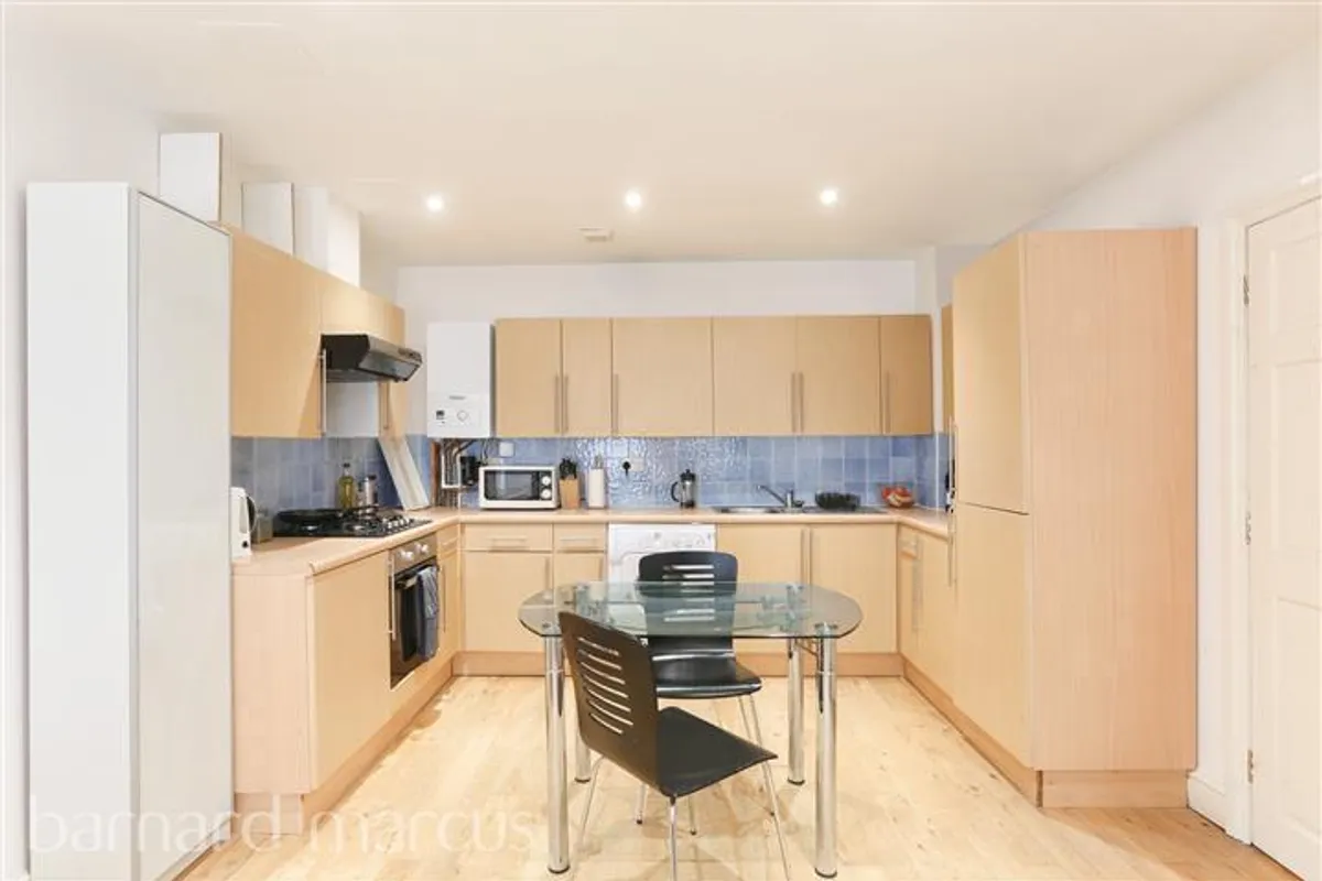 Flat Dryden Court in Greater London