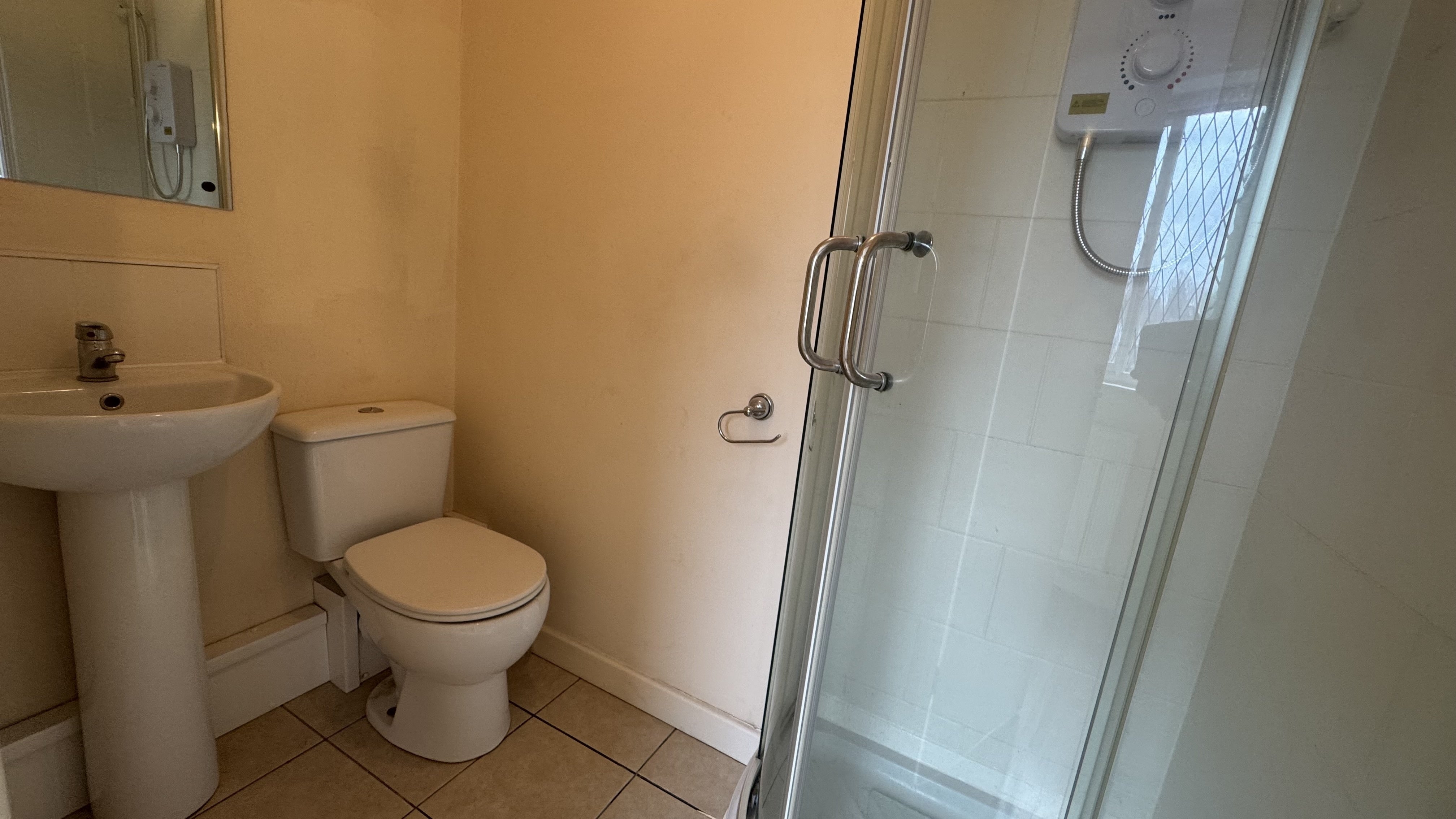 Room Moor End Lane in Birmingham