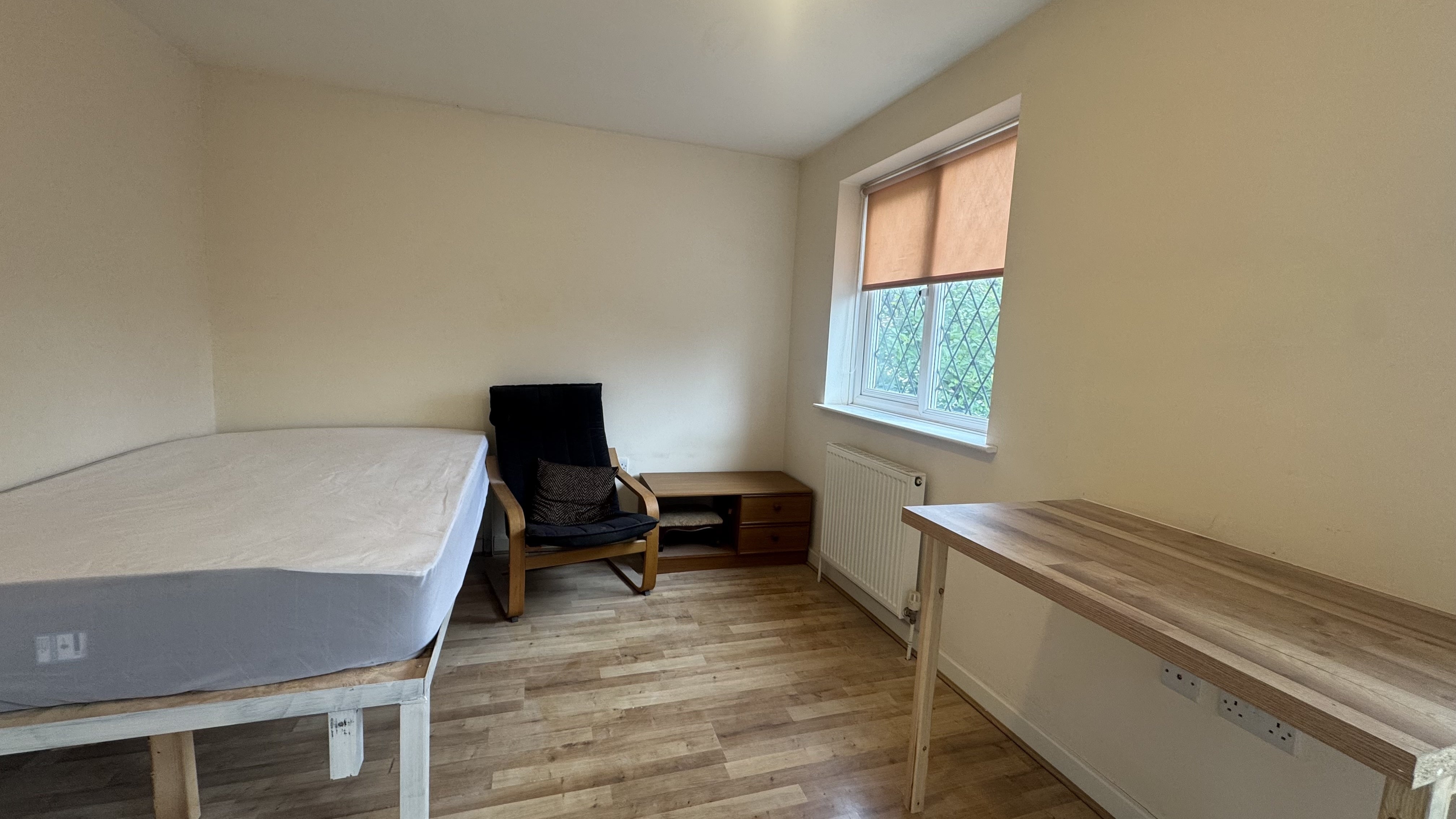 Room Moor End Lane in Birmingham