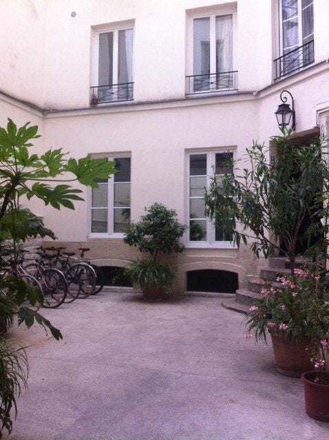 Flat Rue Notre-Dame-de-Nazareth in Paris