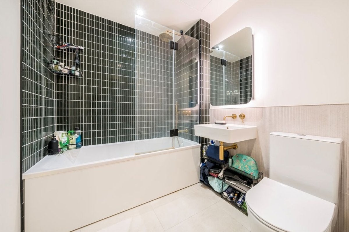 Flat Stroudley Walk in London