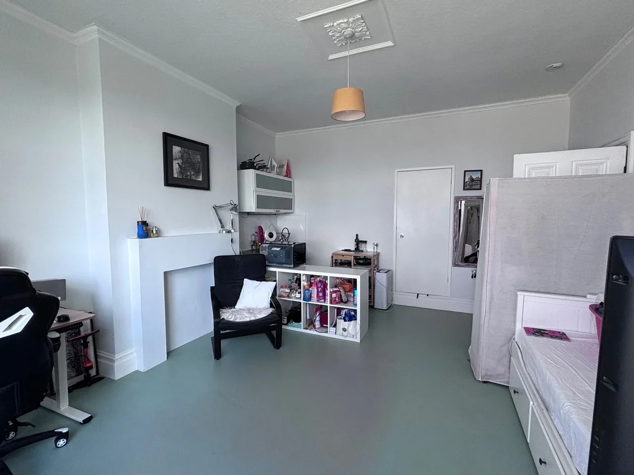 Room Ferndene Road in Greater London