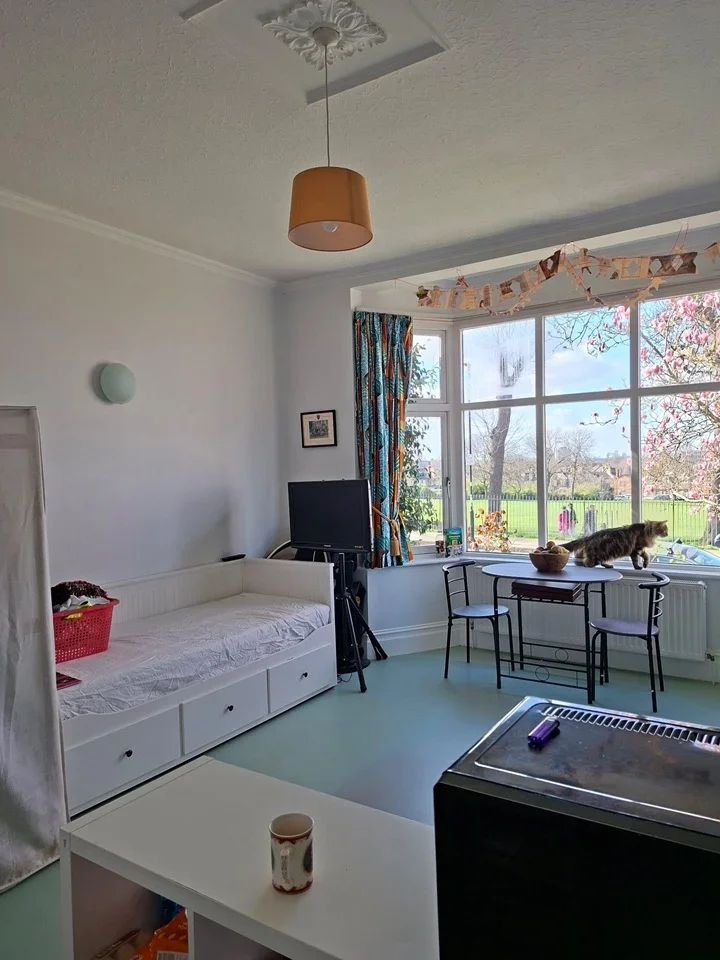 Room Ferndene Road in Greater London