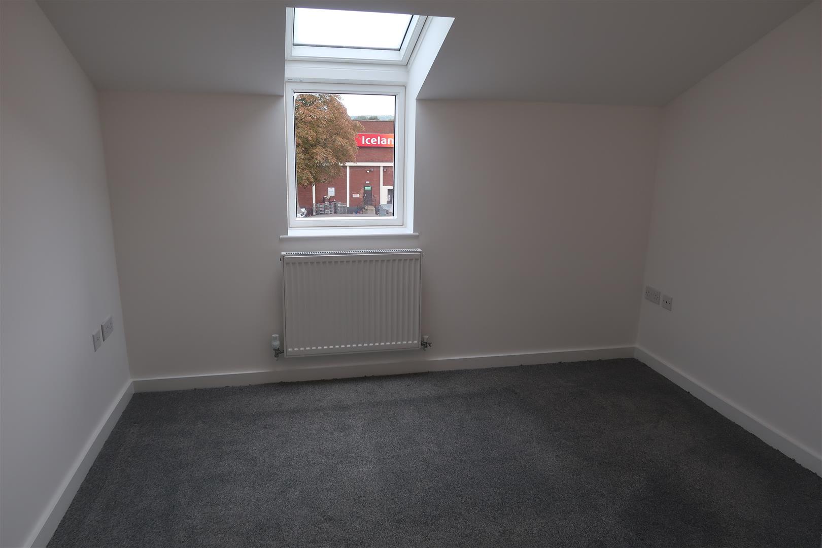 Flat Empress Road in Luton