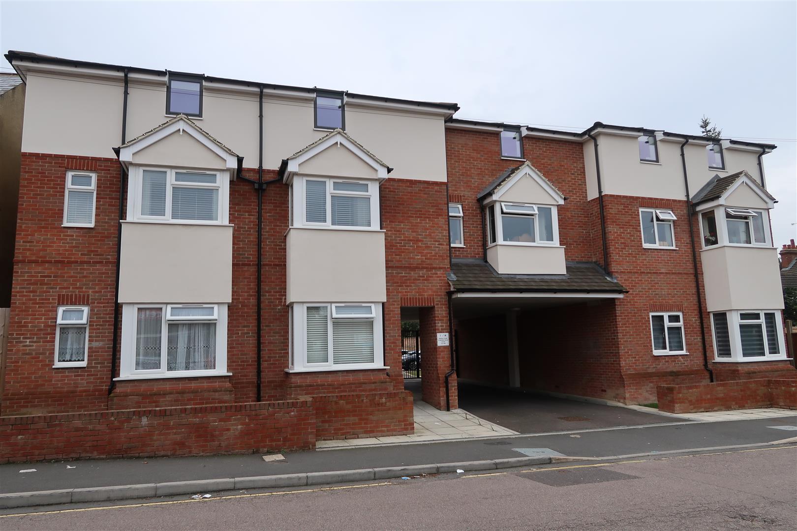Flat Empress Road in Luton