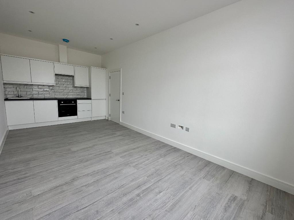 Flat Southchurch Road in Southend-on-Sea