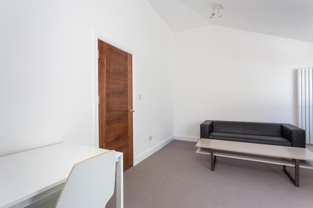Flat Essex Road in Greater London