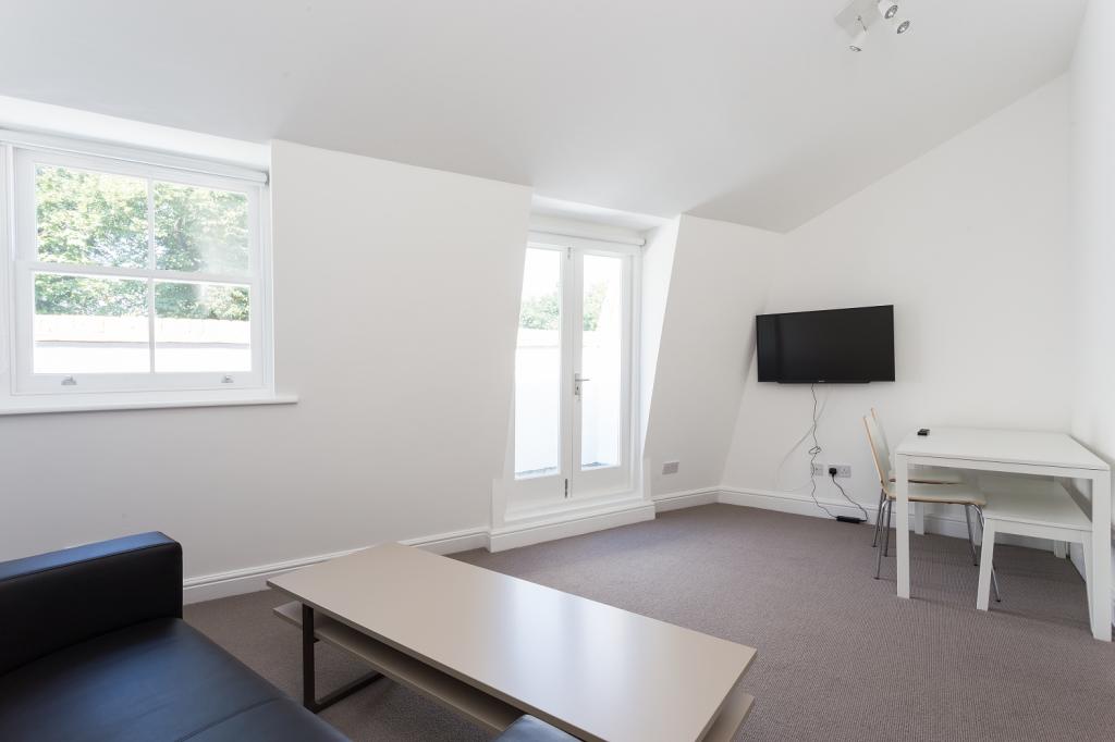Flat Essex Road in Greater London