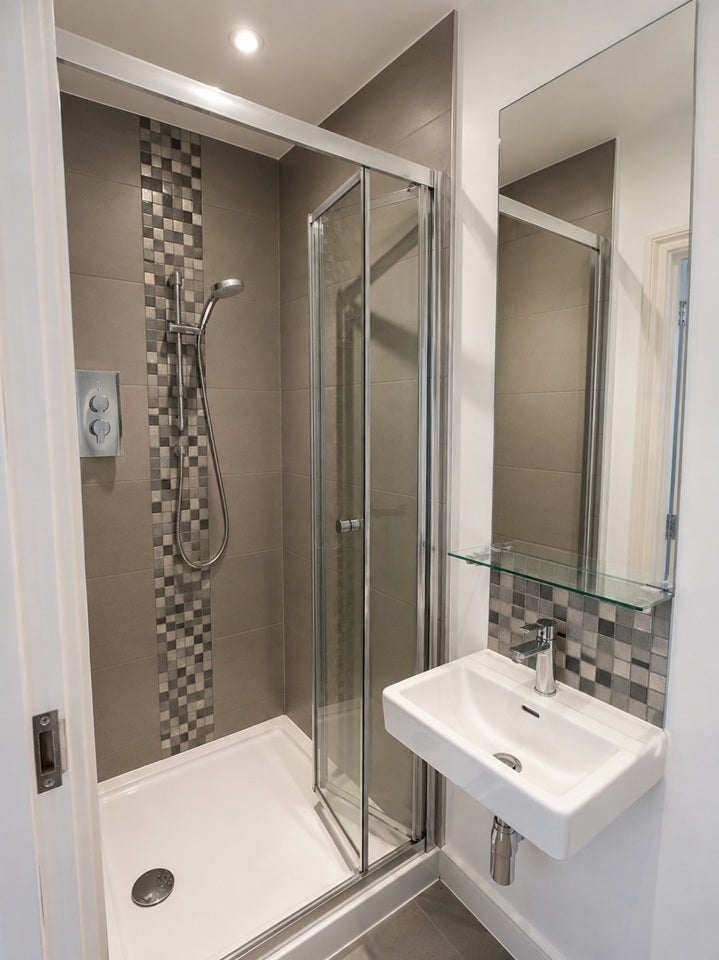 Flat Grange Road in Greater London