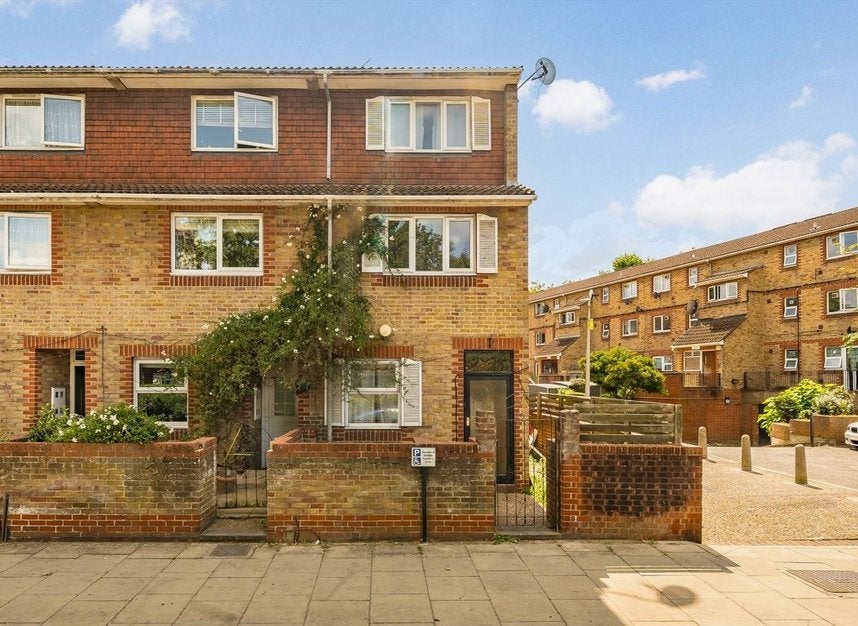 House Clifton Way in Greater London