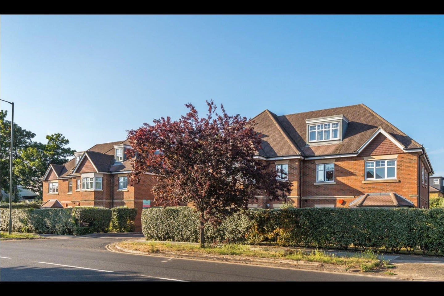 Flat New Zealand Avenue in Elmbridge