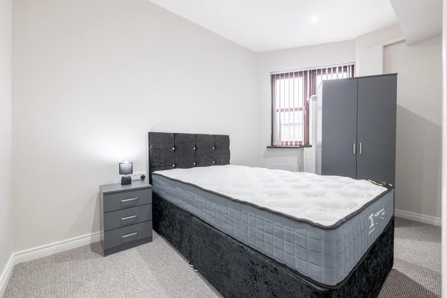 Flat Lower Ham Road in Greater London