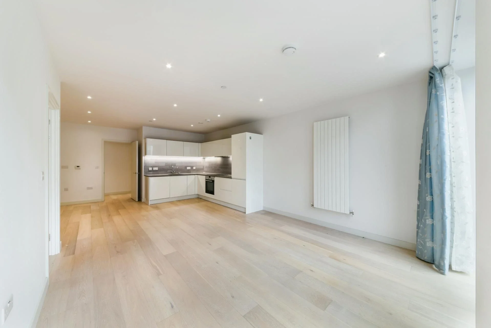 Flat Admiralty Avenue in Greater London