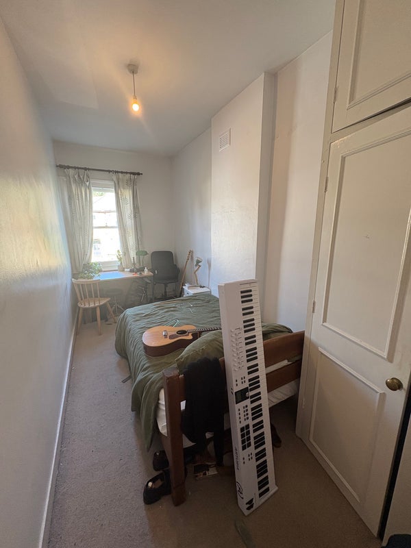Room Devonshire Road in Greater London
