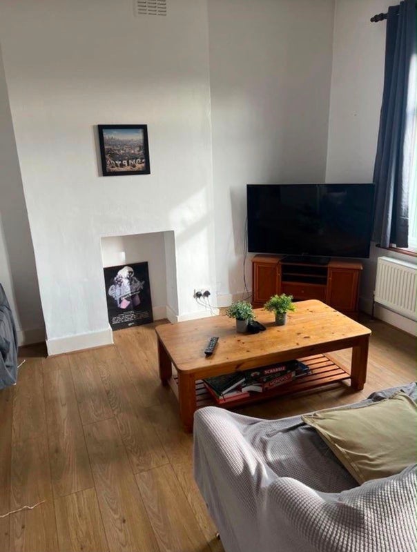 Room Devonshire Road in Greater London