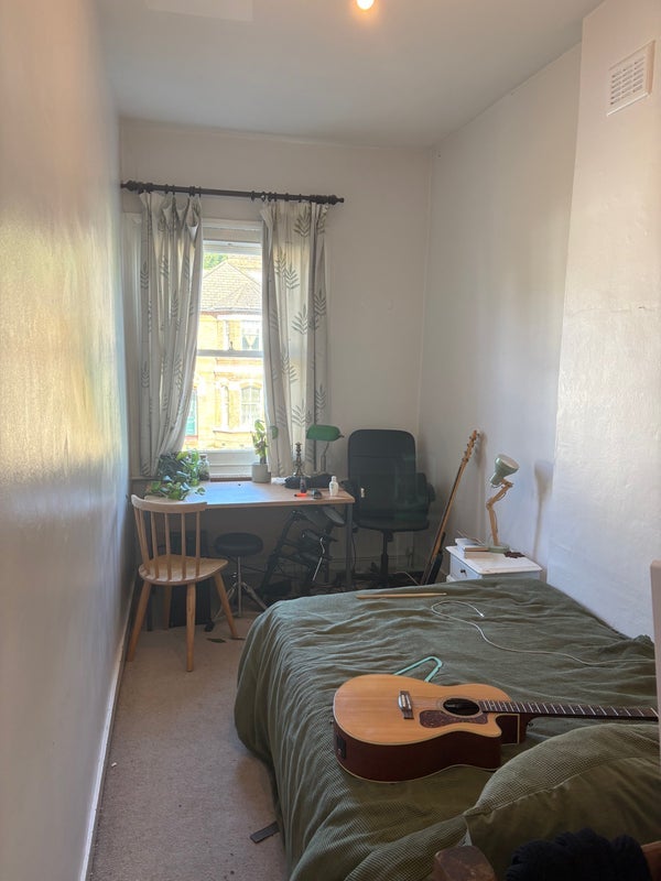 Room Devonshire Road in Greater London