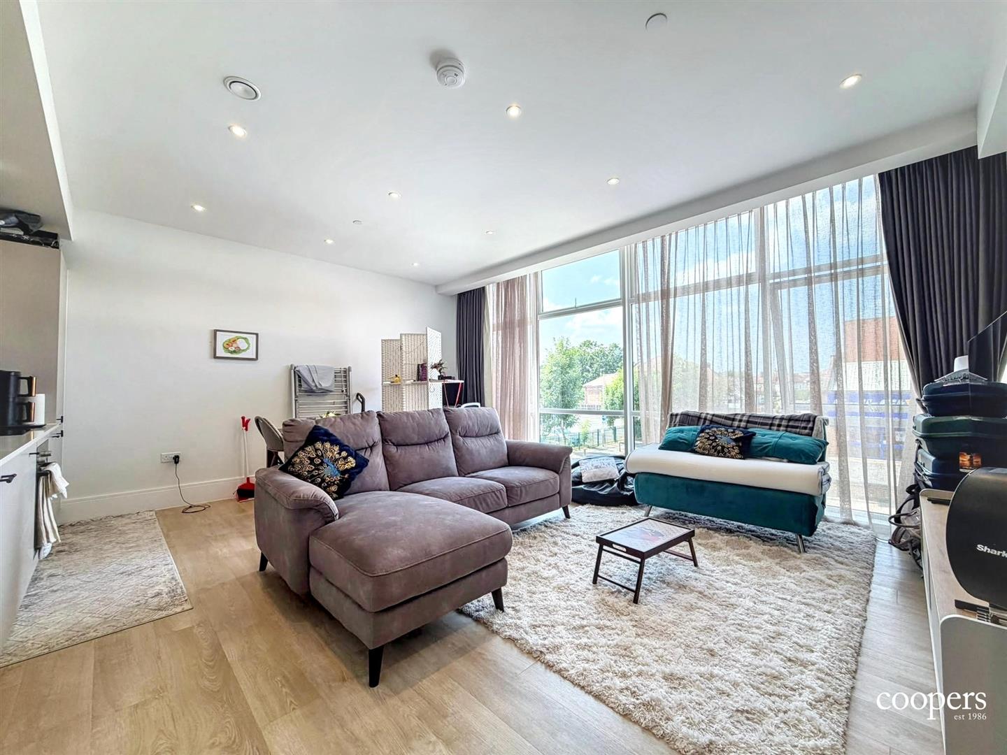 Flat Pembroke Road in Greater London