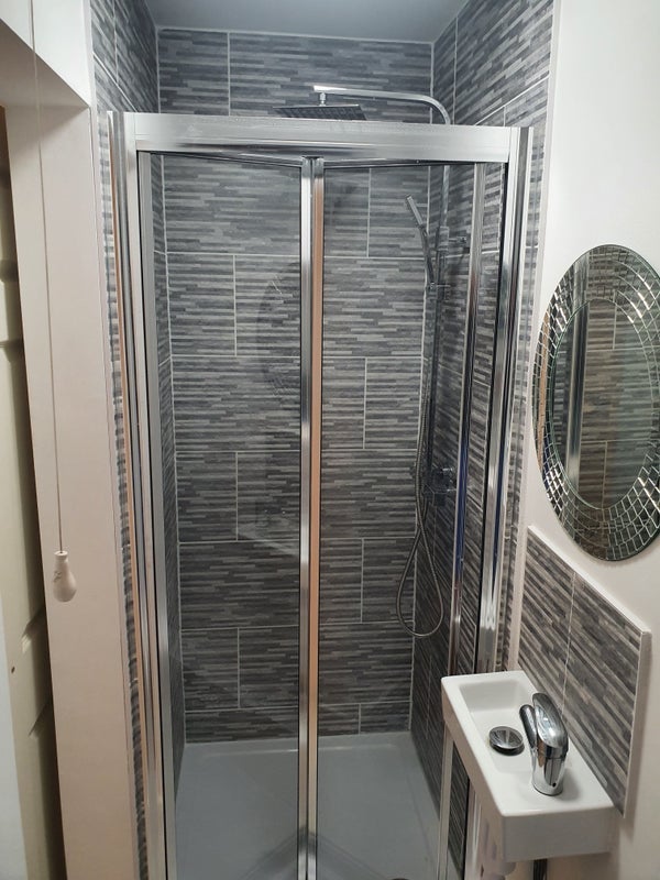 Room Rosamund Road in Crawley