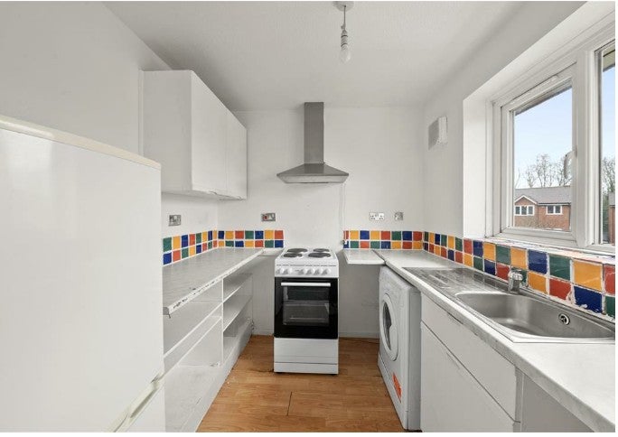 Flat Dehavilland Close in Greater London