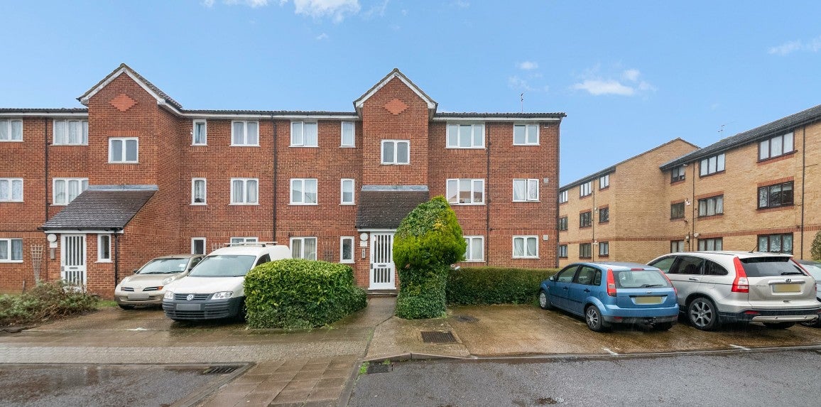 Flat Dehavilland Close in Greater London