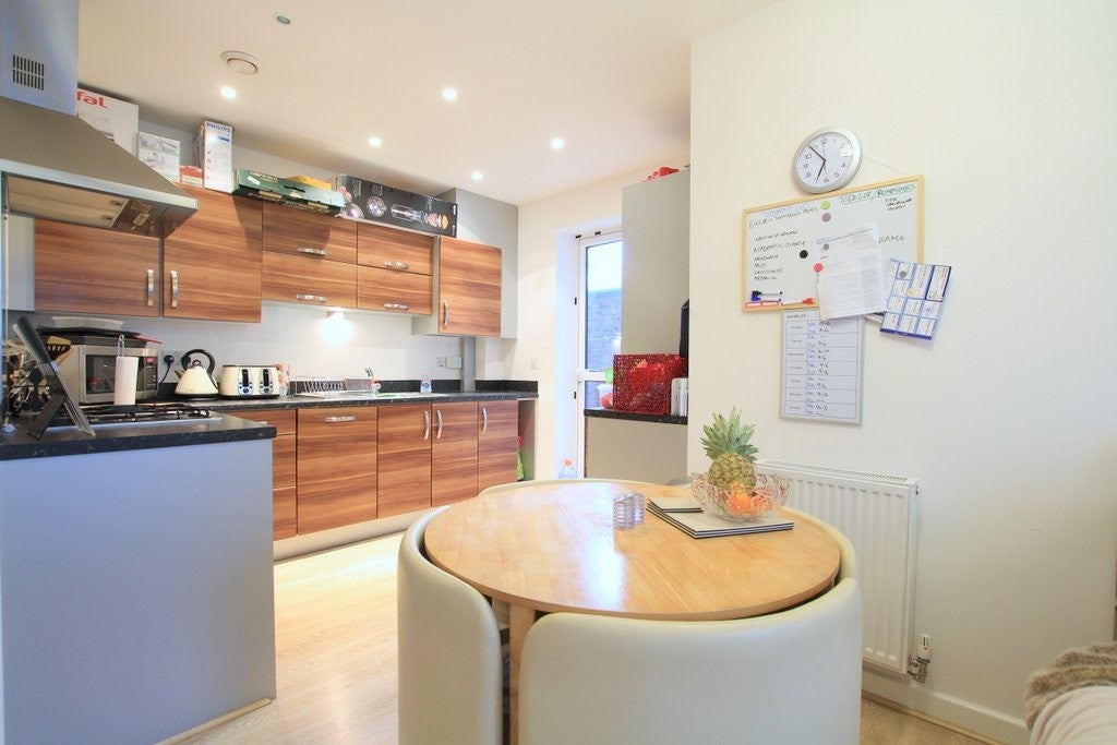 Flat Norstead Place in Greater London