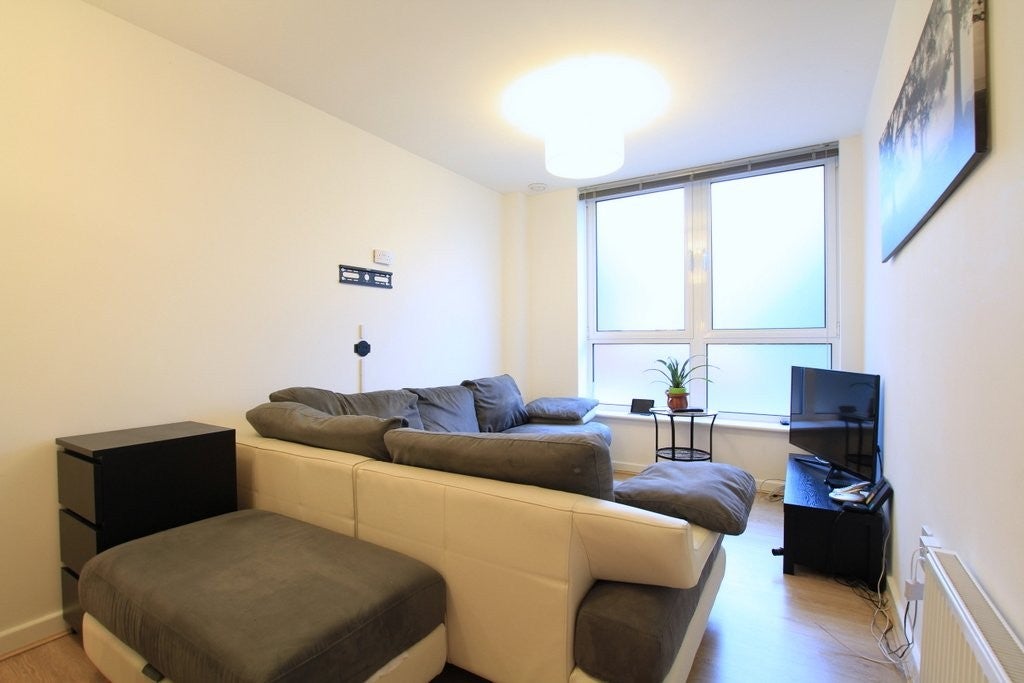 Flat Norstead Place in Greater London
