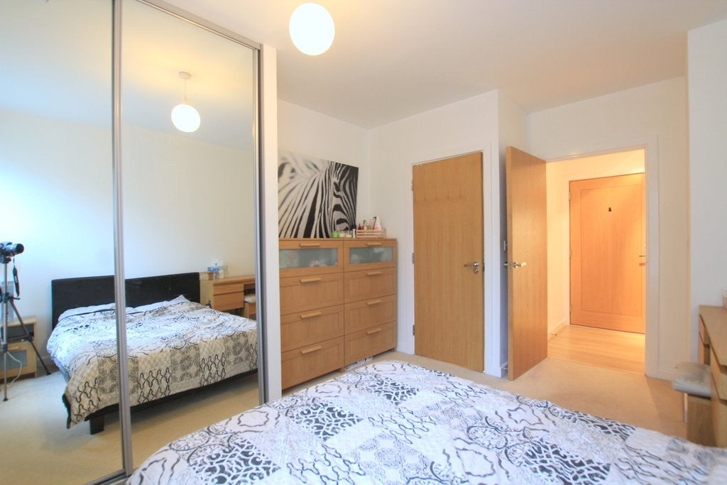 Flat Norstead Place in Greater London