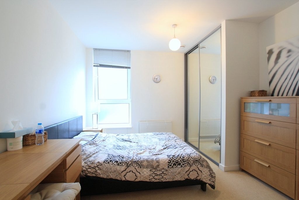 Flat Norstead Place in Greater London