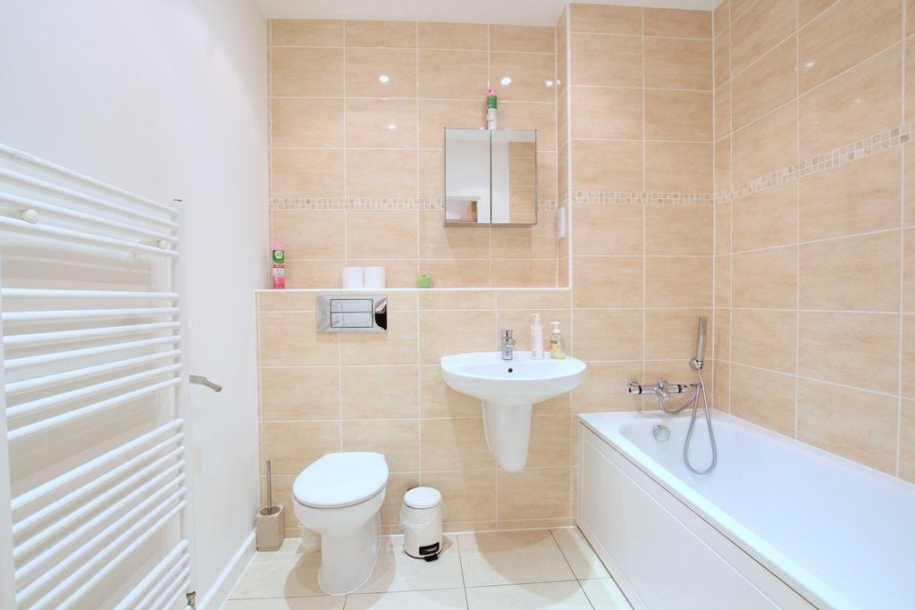 Flat Norstead Place in Greater London