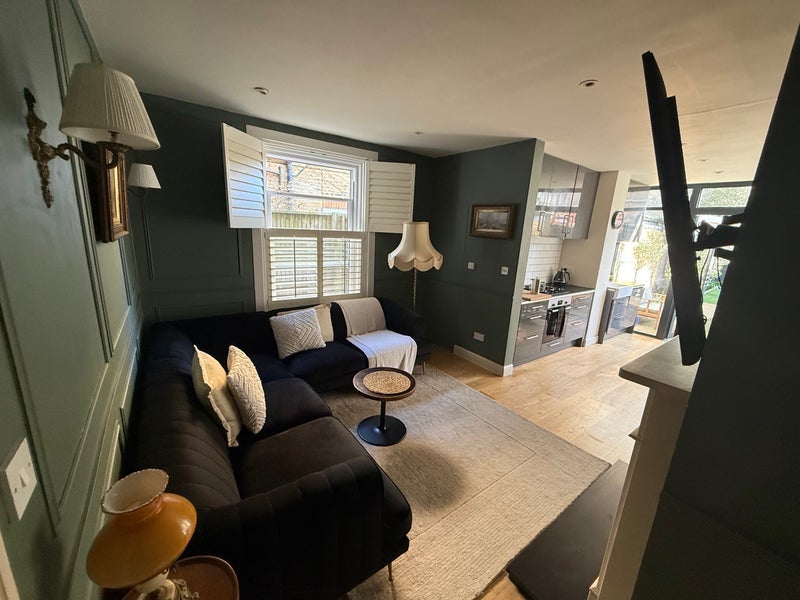 Room Kingwood Road in Greater London