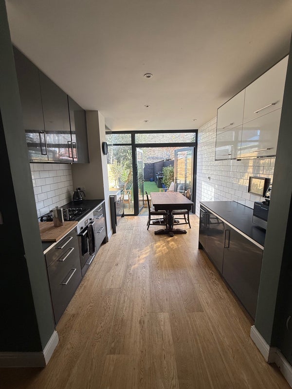 Room Kingwood Road in Greater London