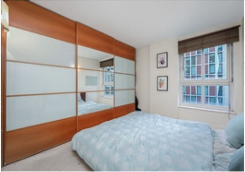 Flat Commercial Road in Greater London