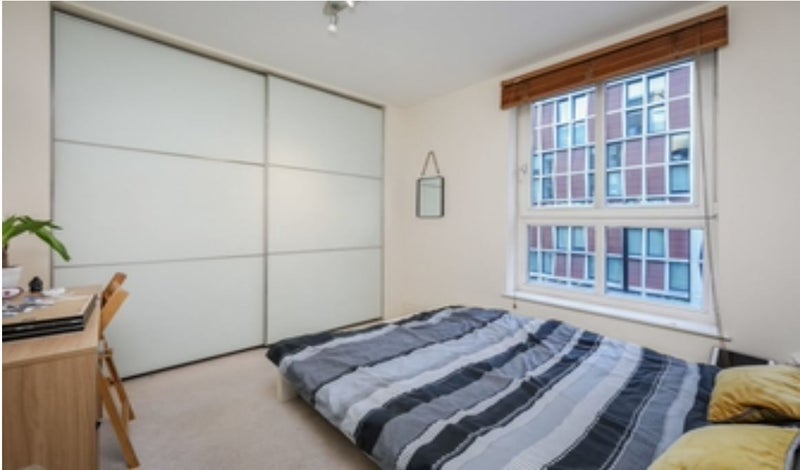 Flat Commercial Road in Greater London