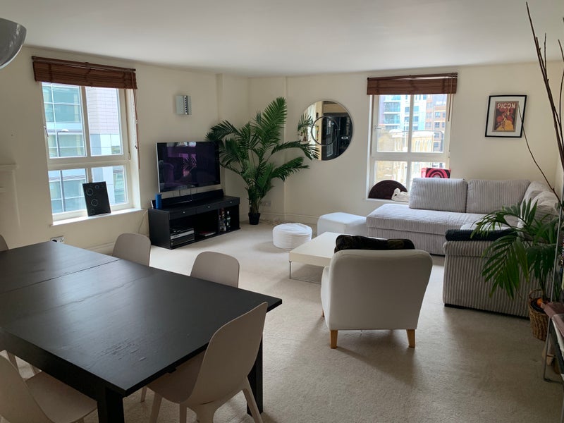 Flat Commercial Road in Greater London