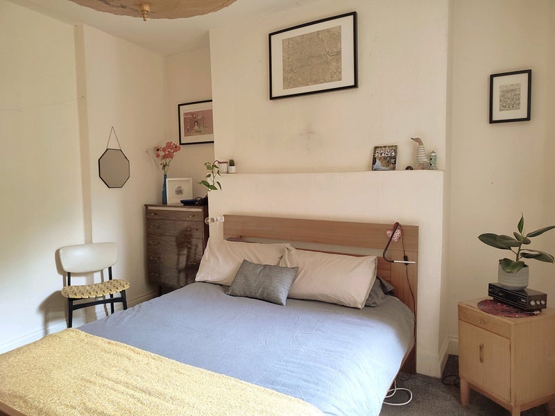 Flat Canning Road in Greater London