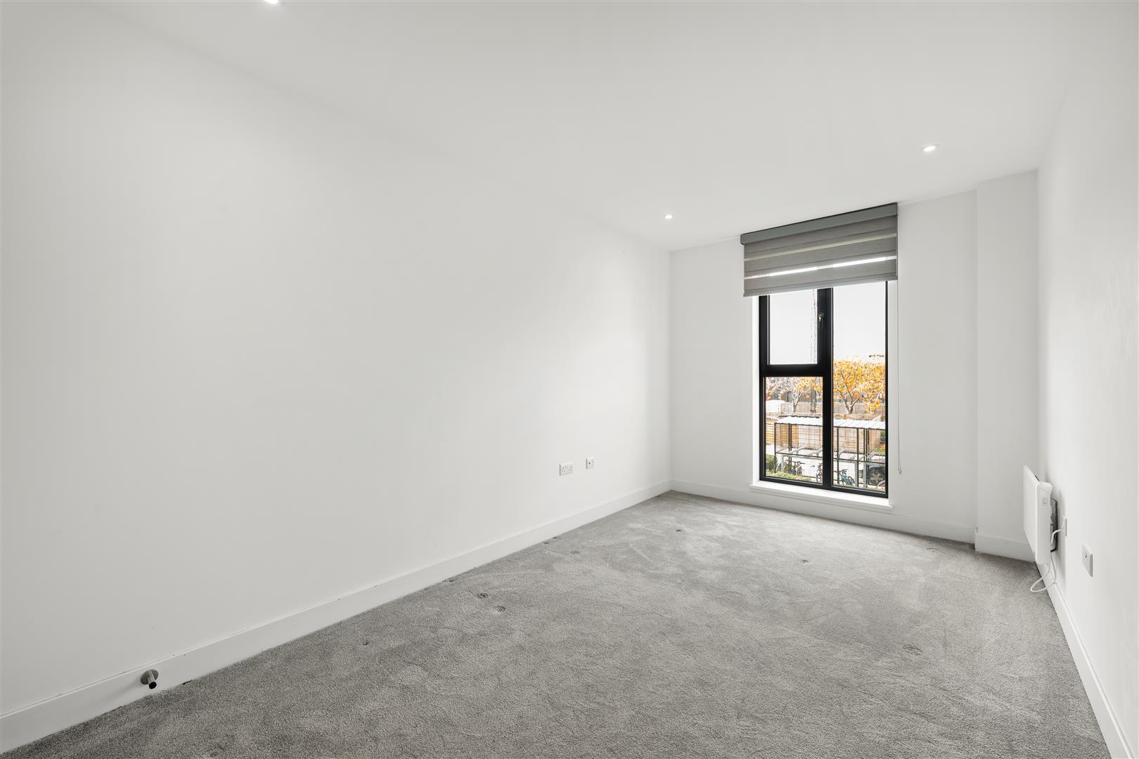 Flat Cherry Orchard West in Swindon