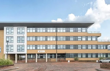 Flat Kingston Road in Staines-Upon-Thames