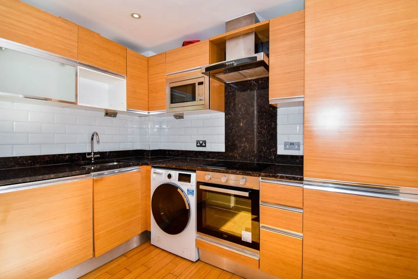 Flat Westferry Road in Greater London