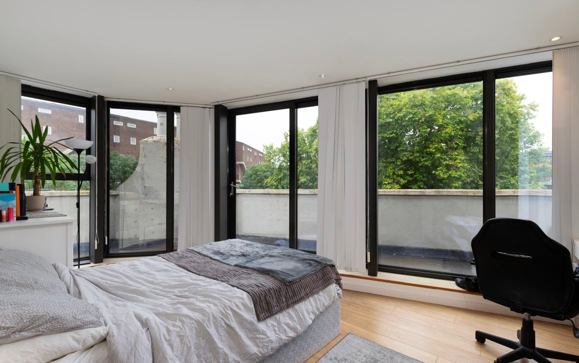 Flat Valentia Place in Greater London