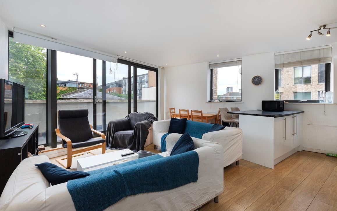 Flat Valentia Place in Greater London