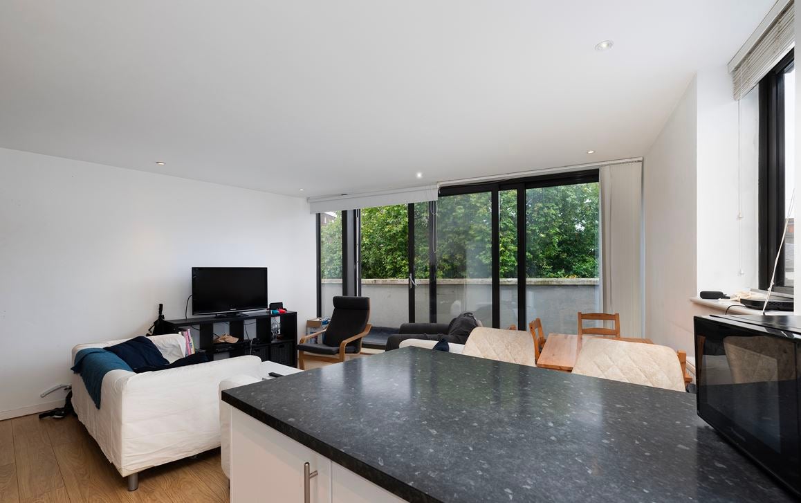 Flat Valentia Place in Greater London