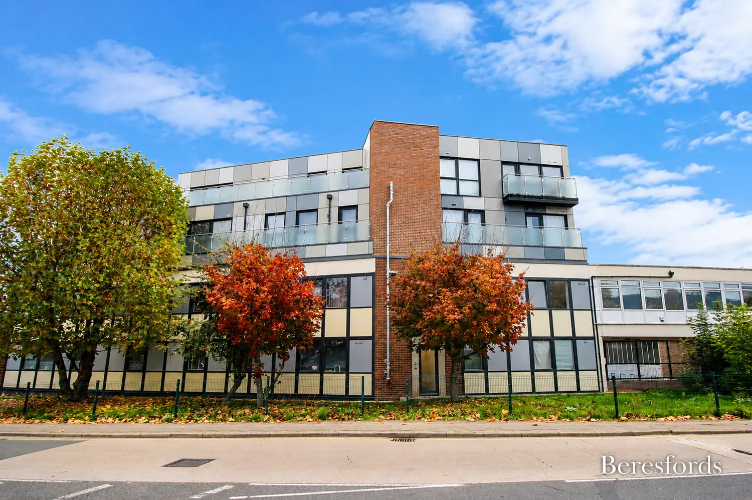 Flat Radford Way in Billericay