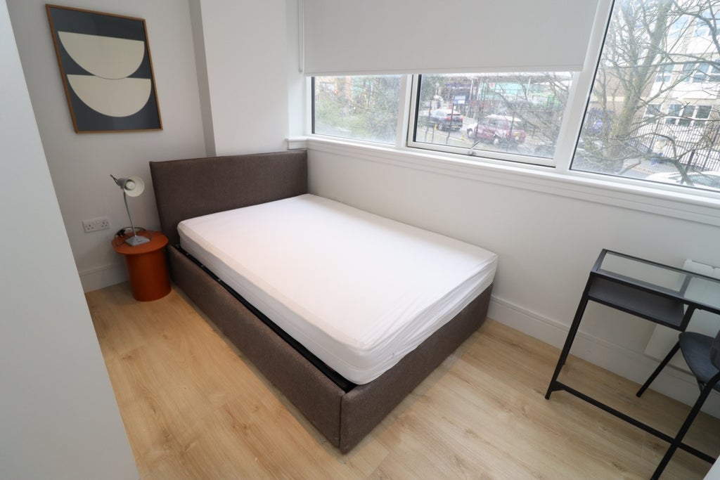 Room Globe Road in Greater London