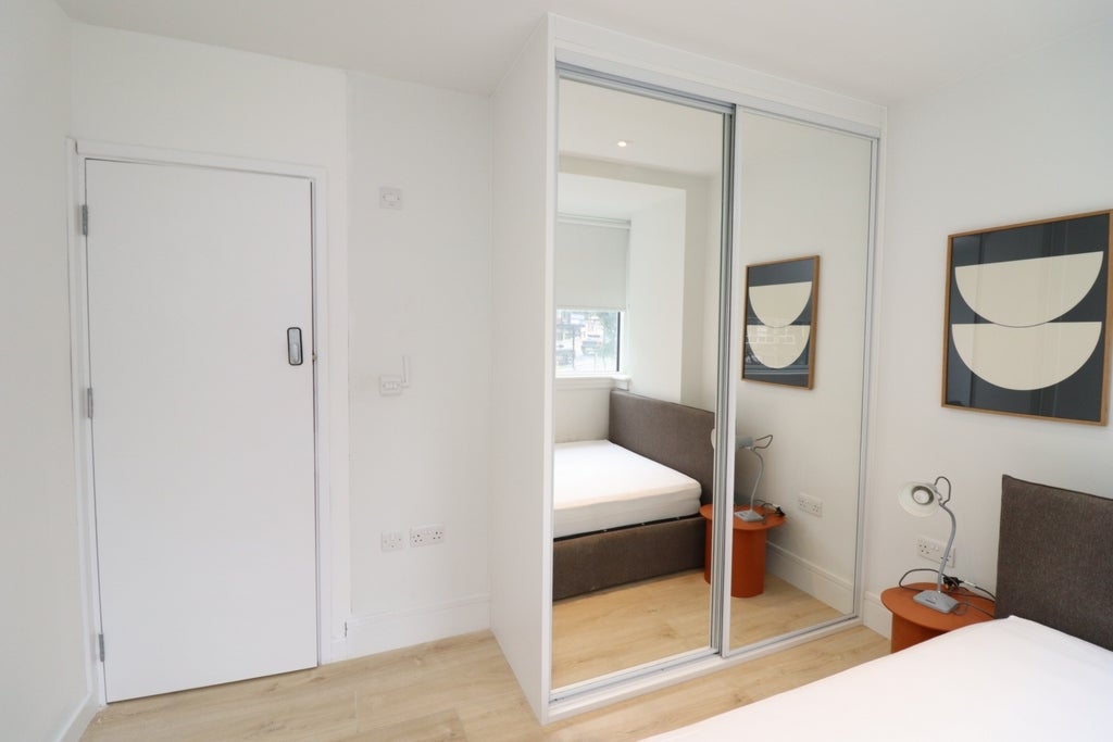 Room Globe Road in Greater London