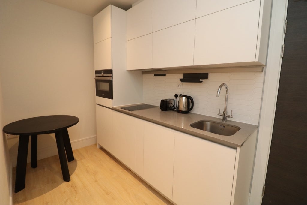 Room Globe Road in Greater London