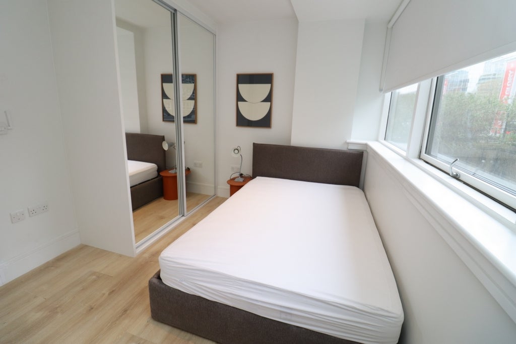 Room Globe Road in Greater London